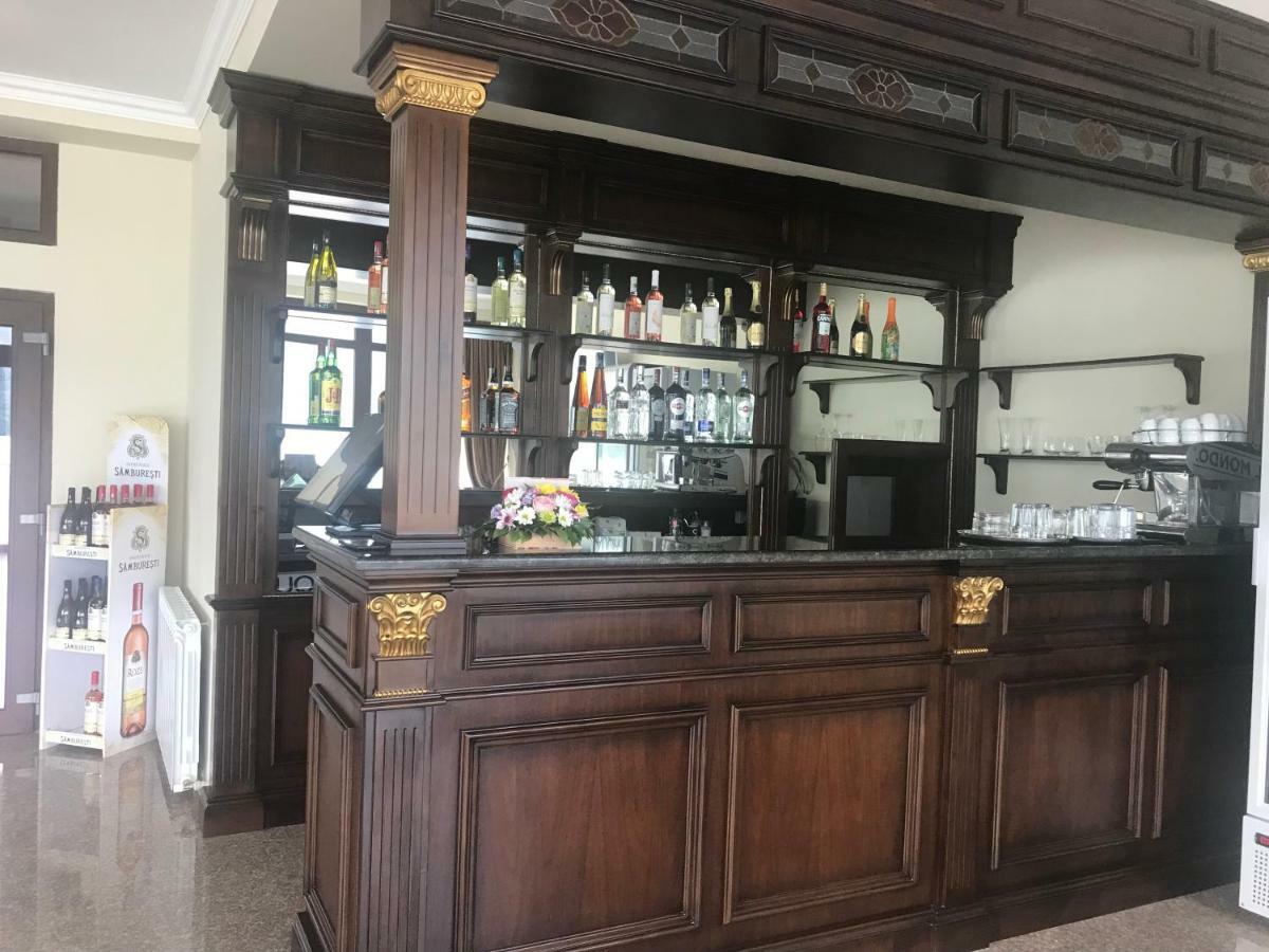 Pensiunea Alex&Restaurant Ieşelniţa Exterior foto