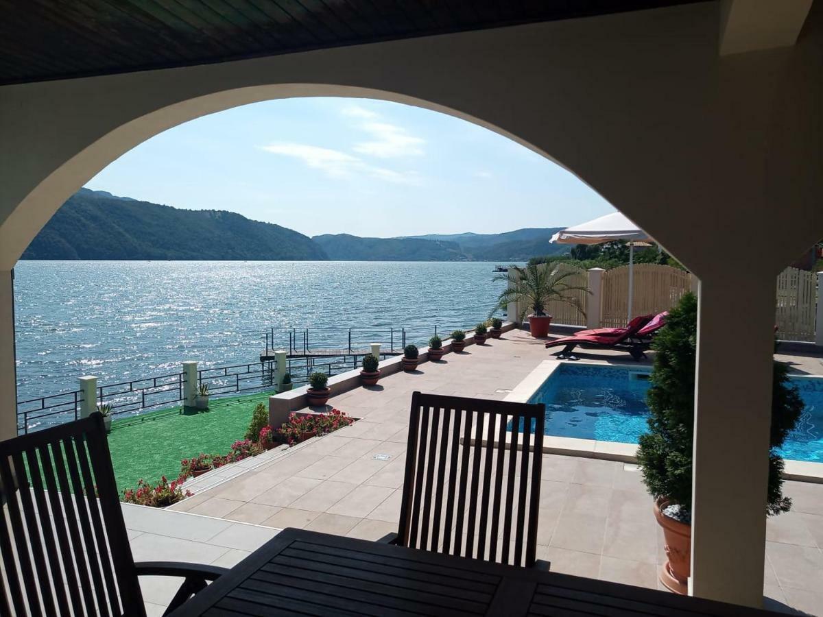 Pensiunea Alex&Restaurant Ieşelniţa Exterior foto